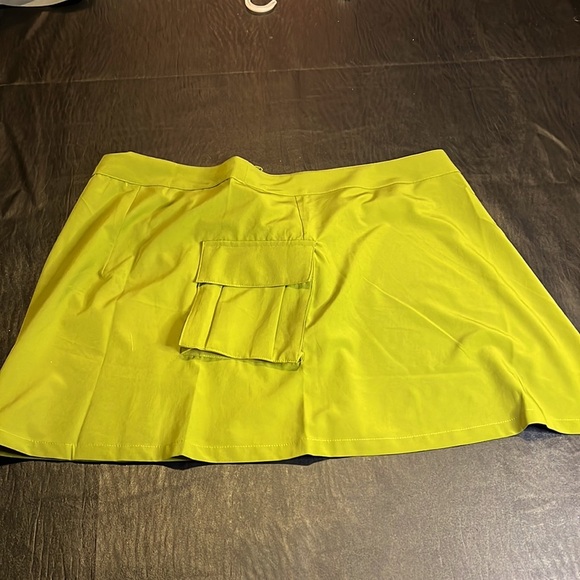 NWOT Fabletics Wrap skirt on tie and one clip - Picture 2 of 4